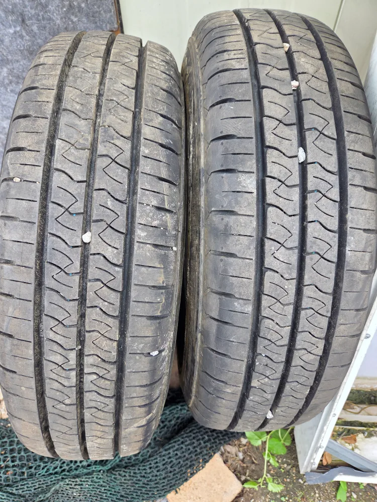 중고 타이어 2개