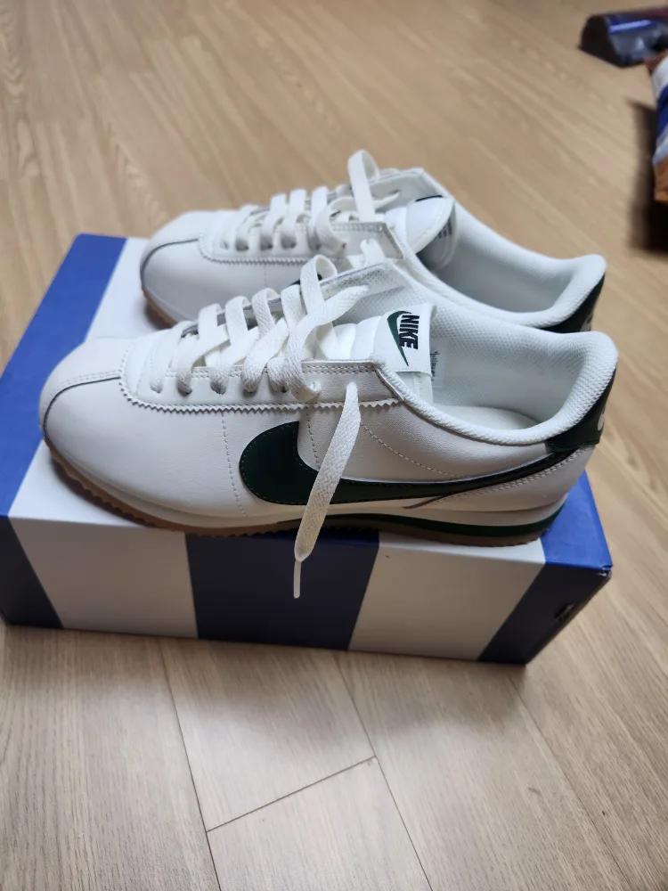 새상품 나이키 운동화 코르테즈 레더 240