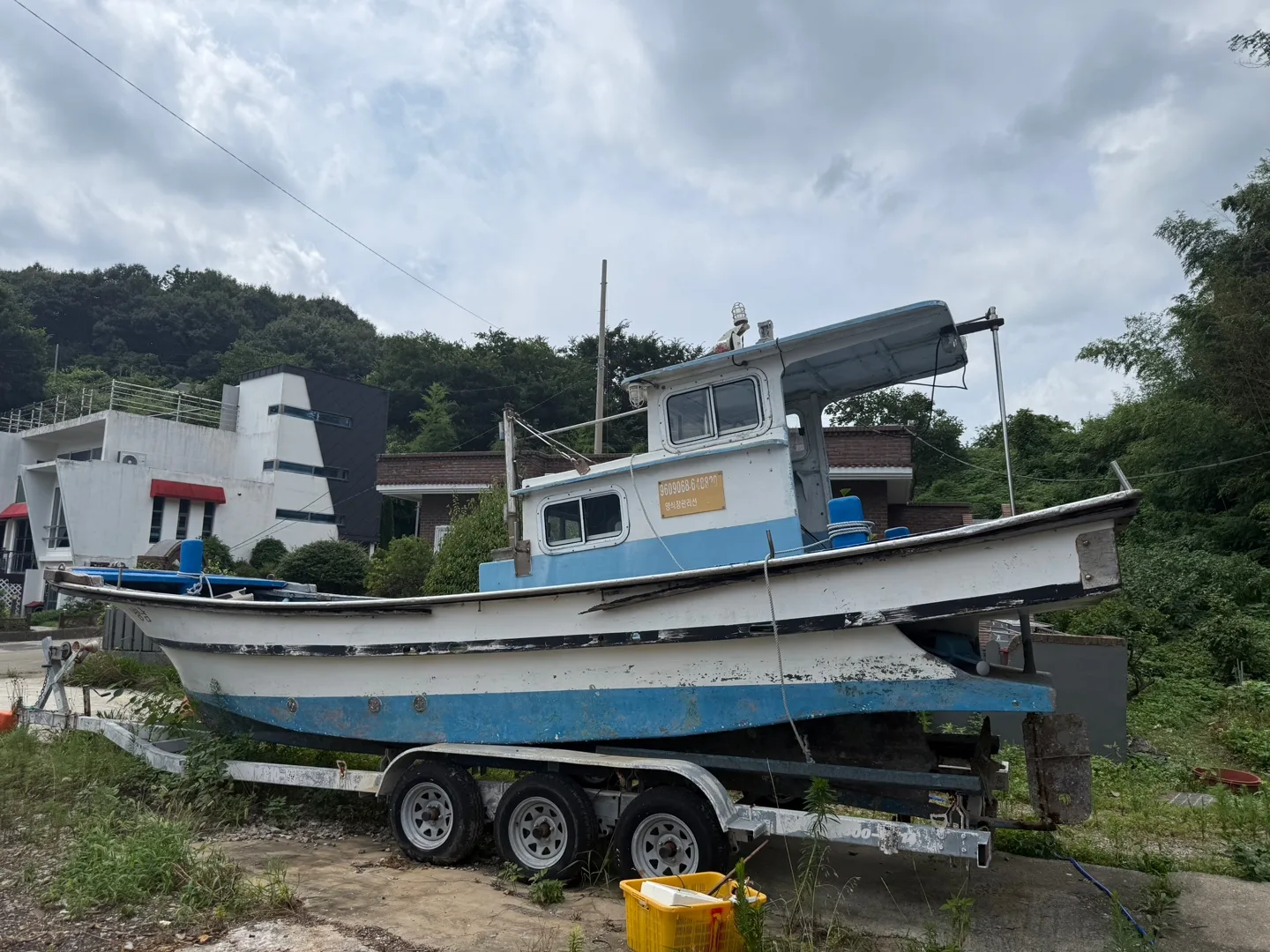 중고 어장관리선  선적증서 있고  검사 기간 26년. 팝니다