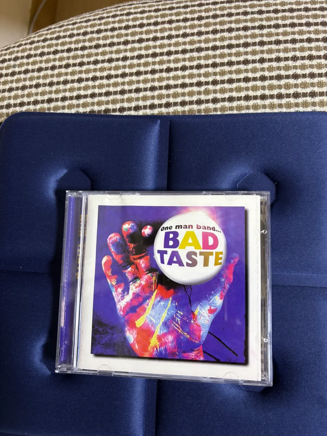 BAD TASTE 앨범 CD 중고..음반상태는 괜찮은데..속지가 눌려서 꾸겨짐