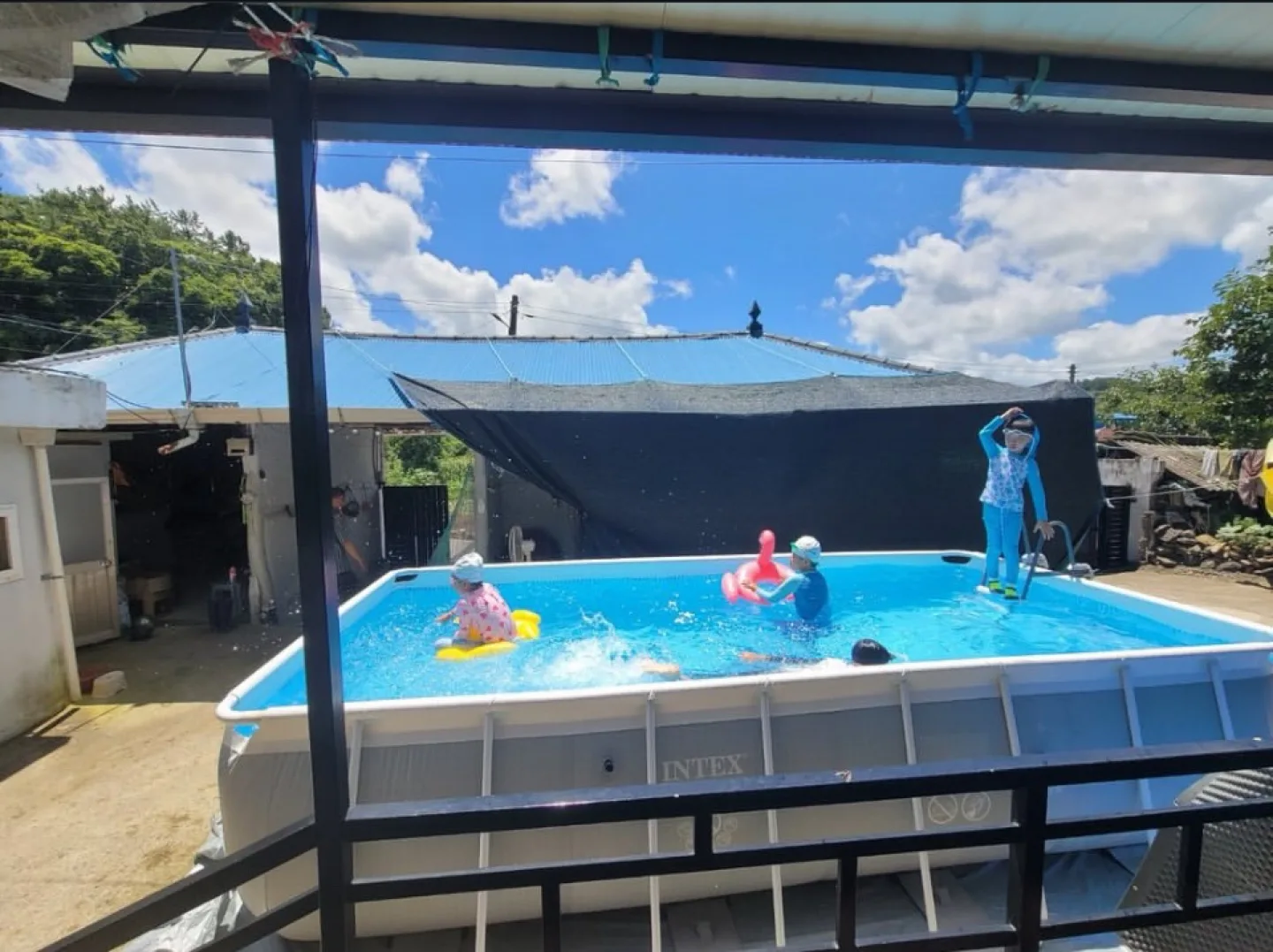 인텍스 프리즘 사각 프레임 대형 수영장 (26792KR) 중고  4.88m x 2.44m x 1.07m