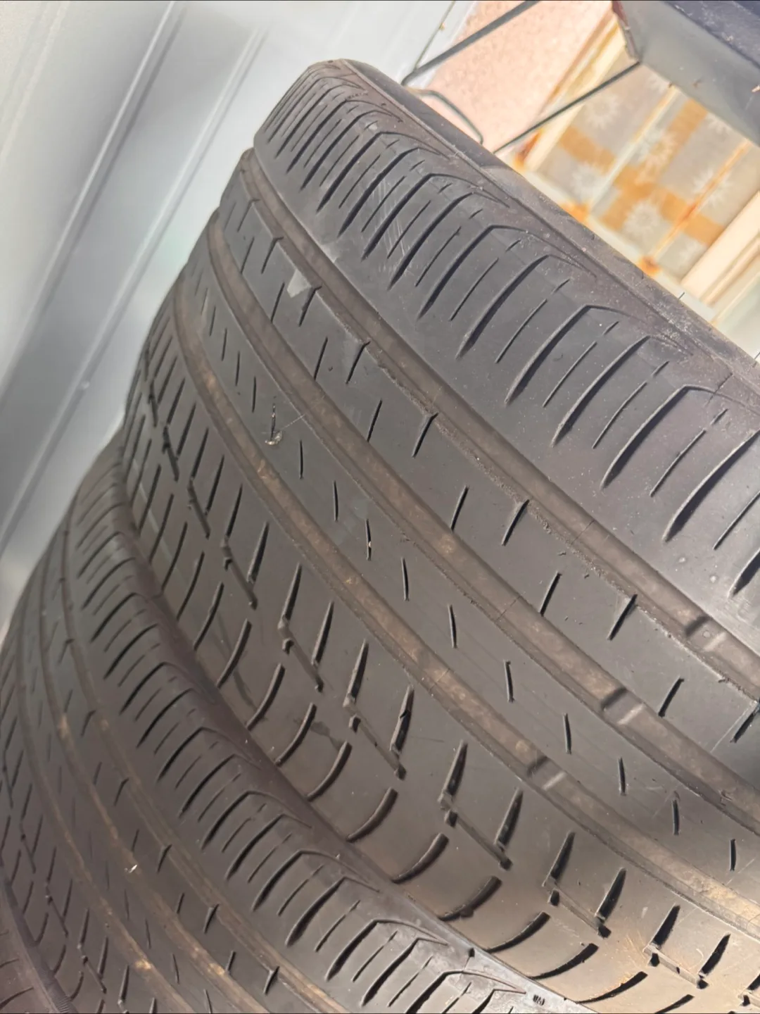 콘티넨탈 275/40 R21 중고 타이어팝니다