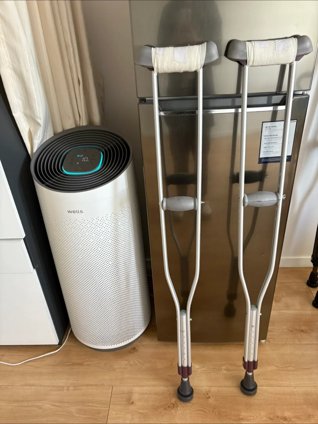 중고 목발 한 쌍