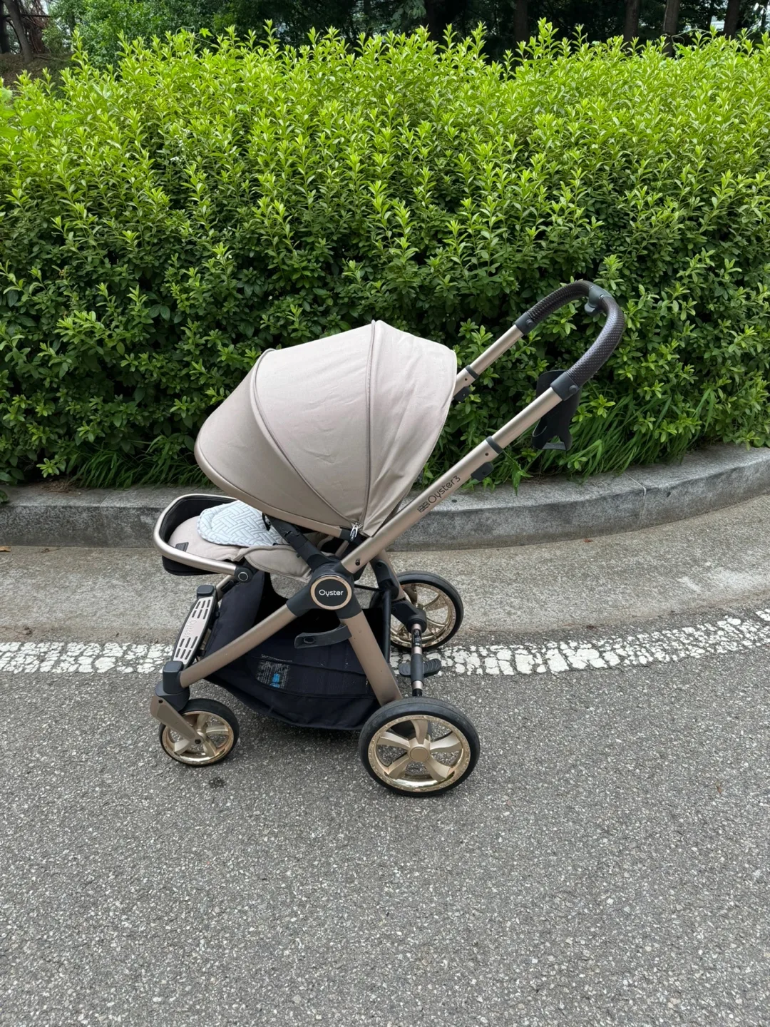 오이스터3 플러스 샴페인 샌드 유모차