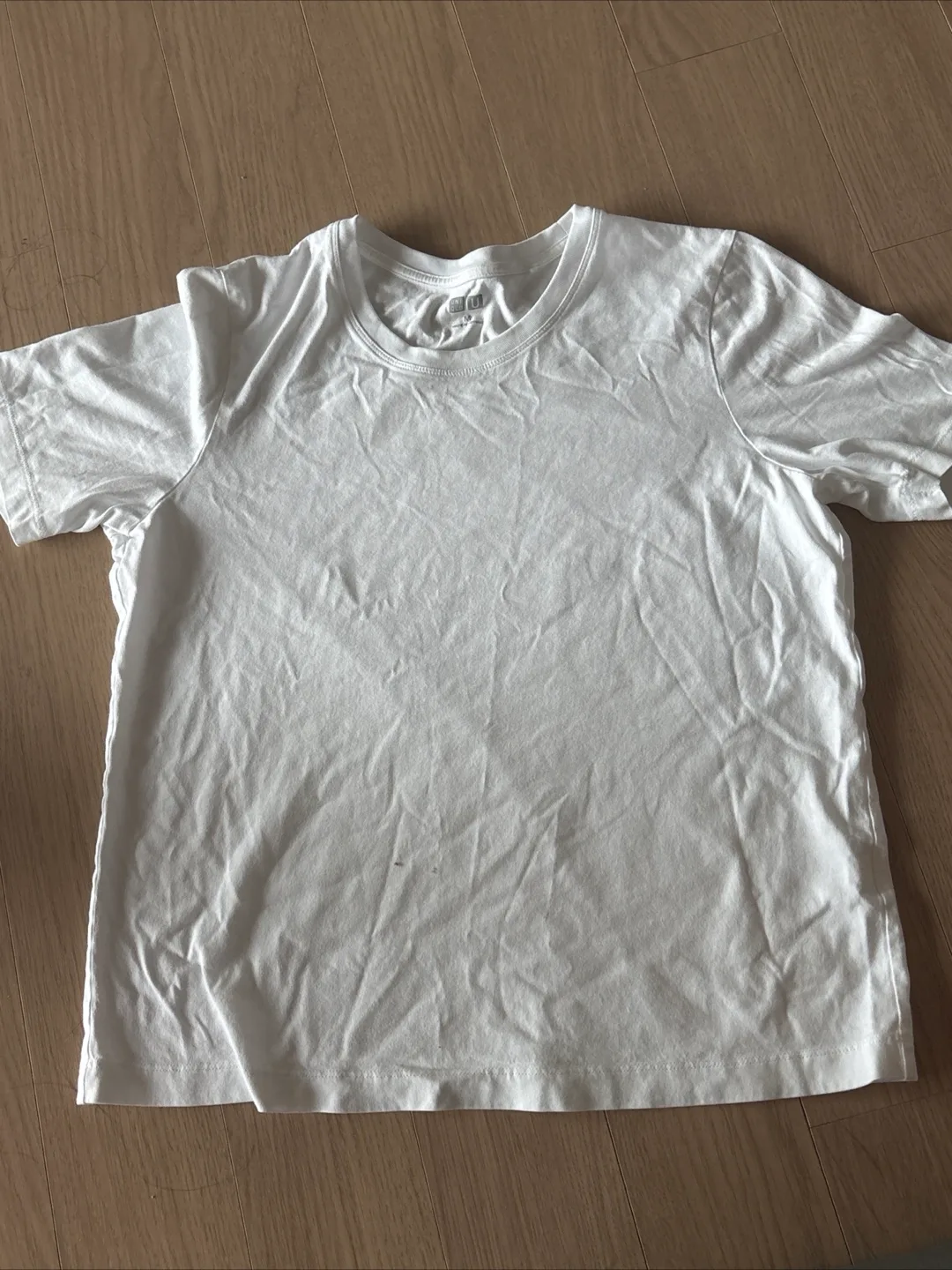 [깔끔탄탄] 유니클로 흰 반팔티 팝니다!