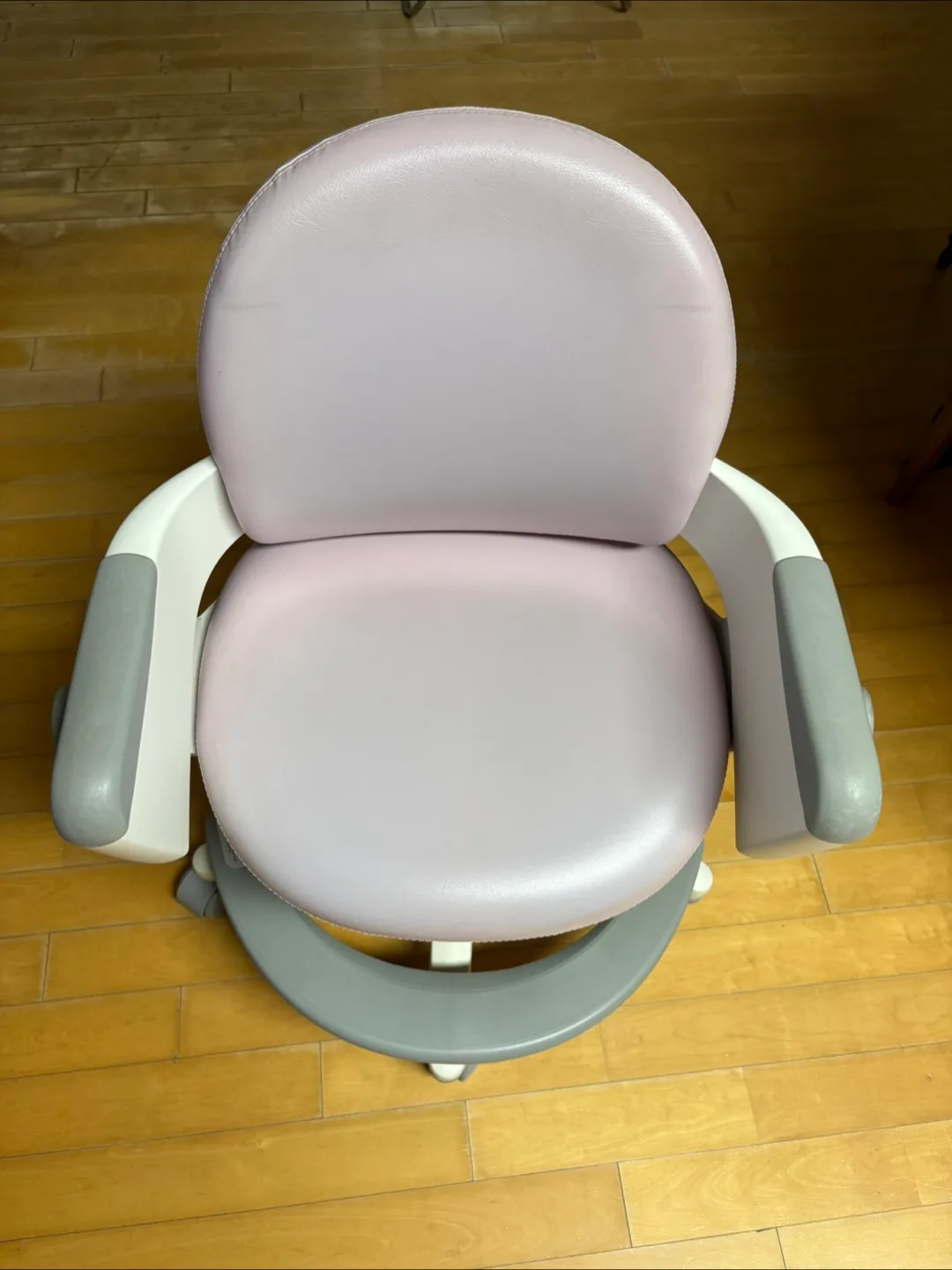 일룸 링고아이 의자(인조가죽) 중고 판매합니다