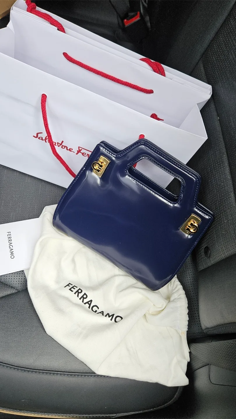 페라가모 완다백 가방 토트백 쇼퍼백 정품 신품 네이비
