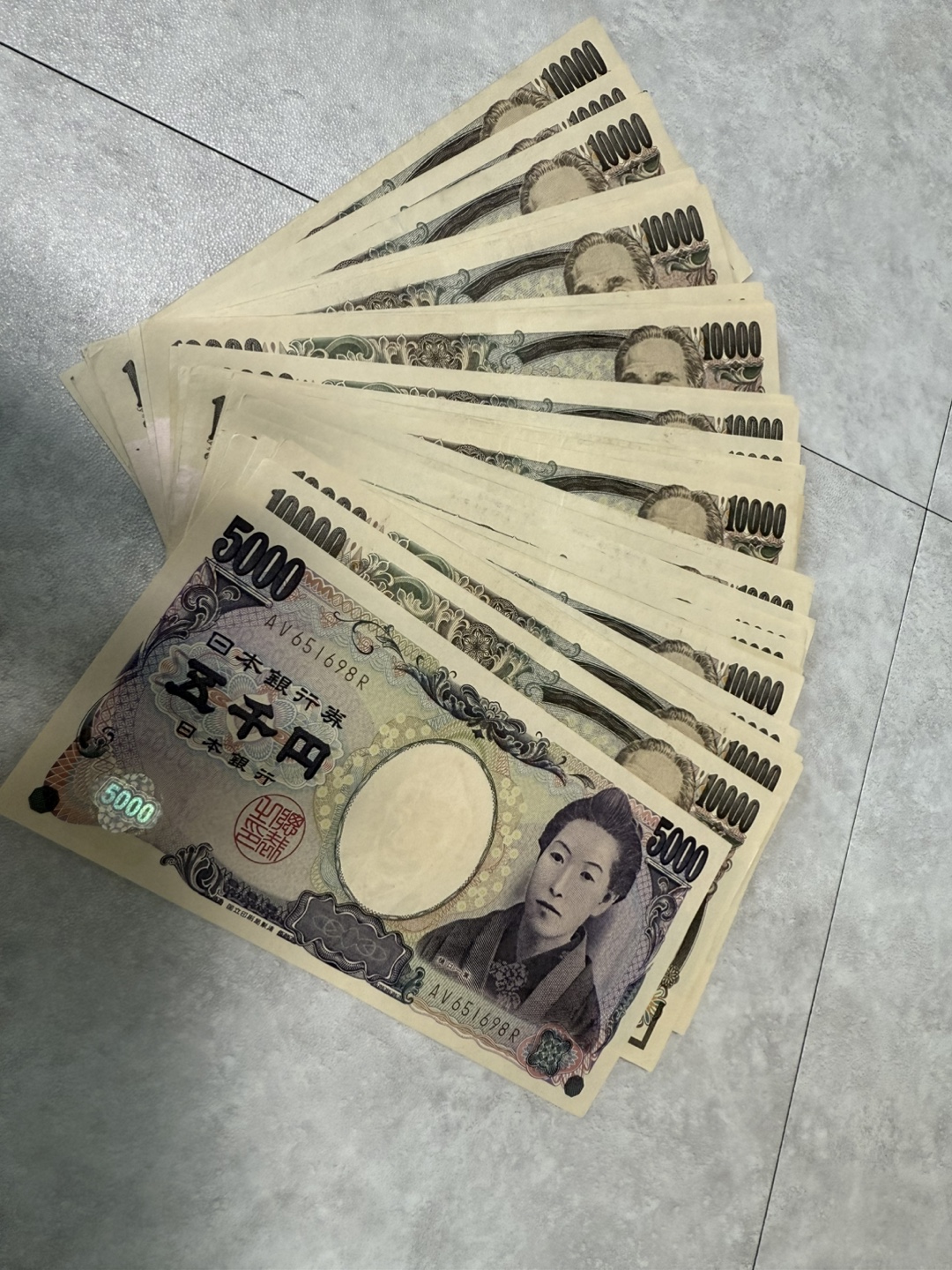 일본 지폐 (10000엔, 5000엔)