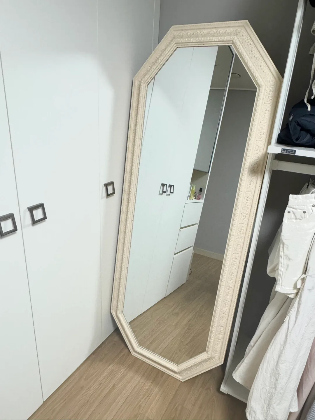 아이보리색 팔각 전신 거울