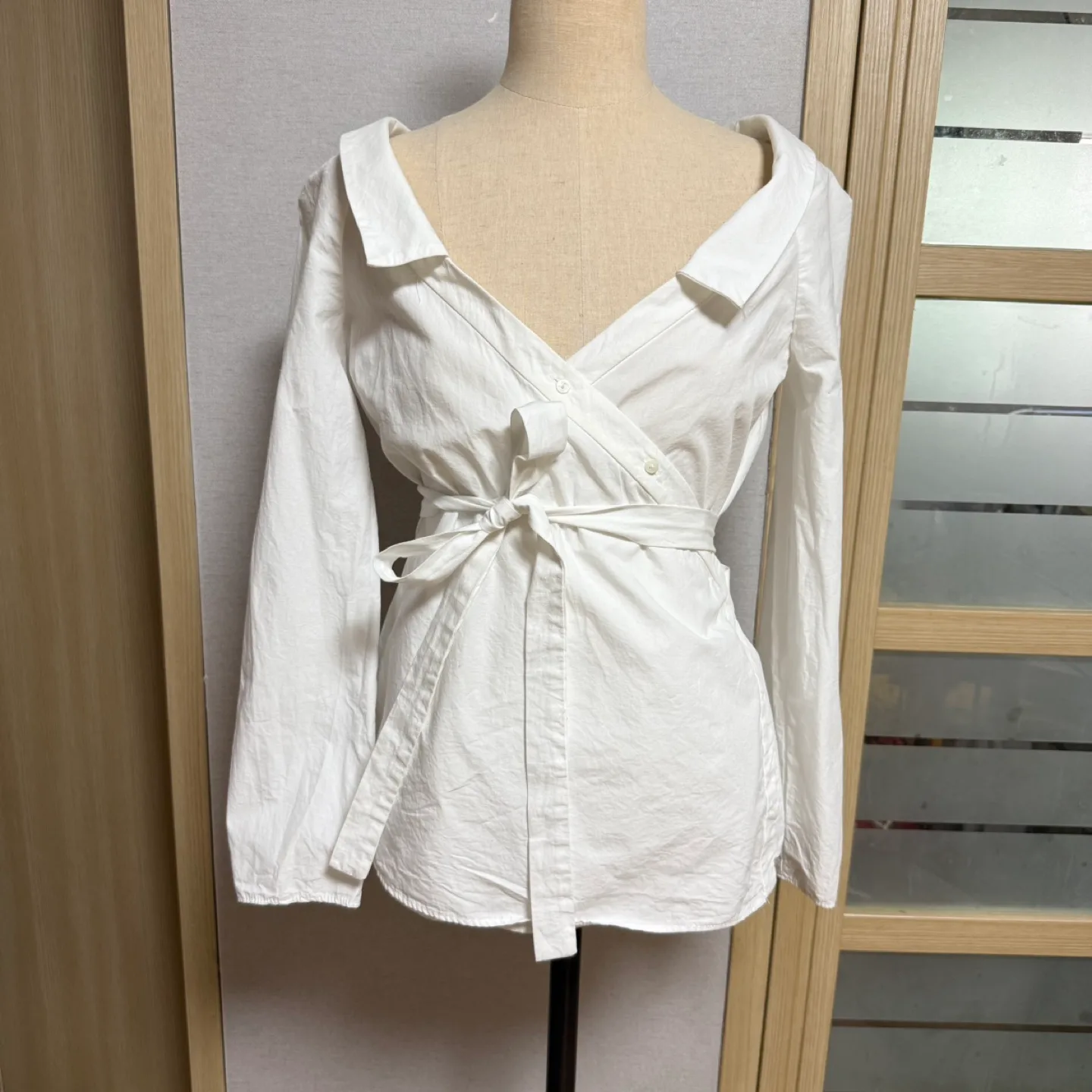 자라 트라파 브이넥 랩 셔츠 M 블라우스 zara trafaluc v넥 화이트 아이보리 봄 여름 가을