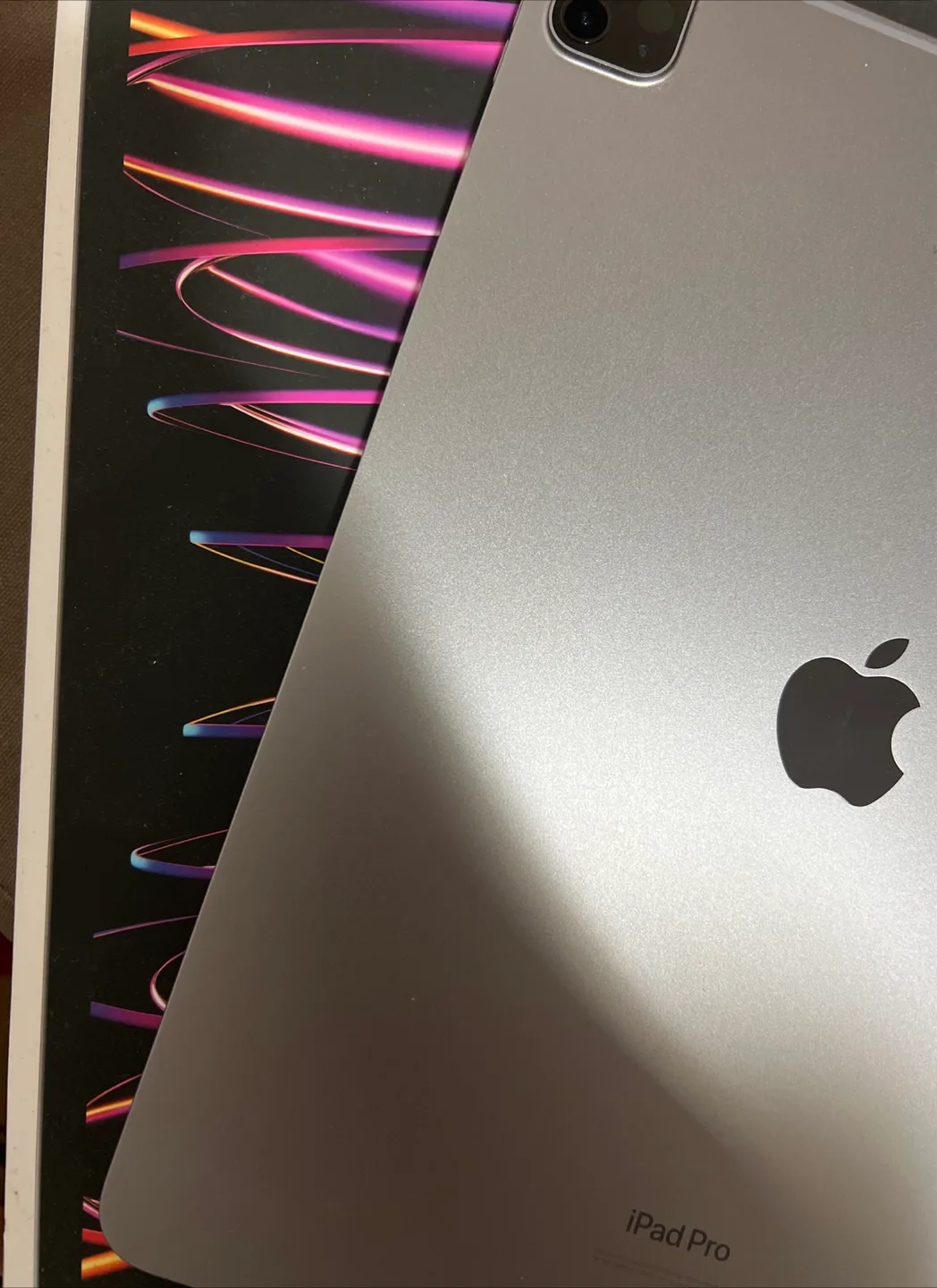 아이패드 프로 12.9 6세대(애플펜슬 포함) 중고판매합니다.