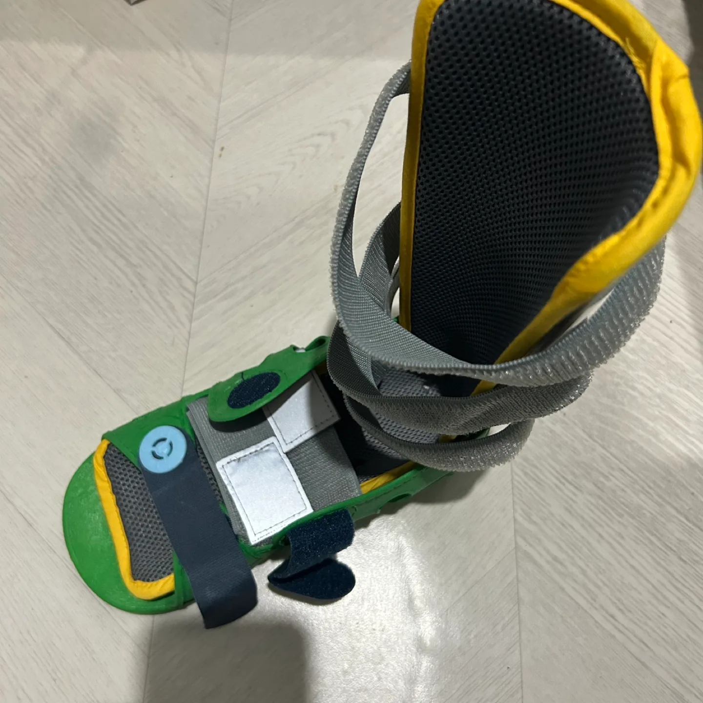 다리 부목 깁스 + 신발