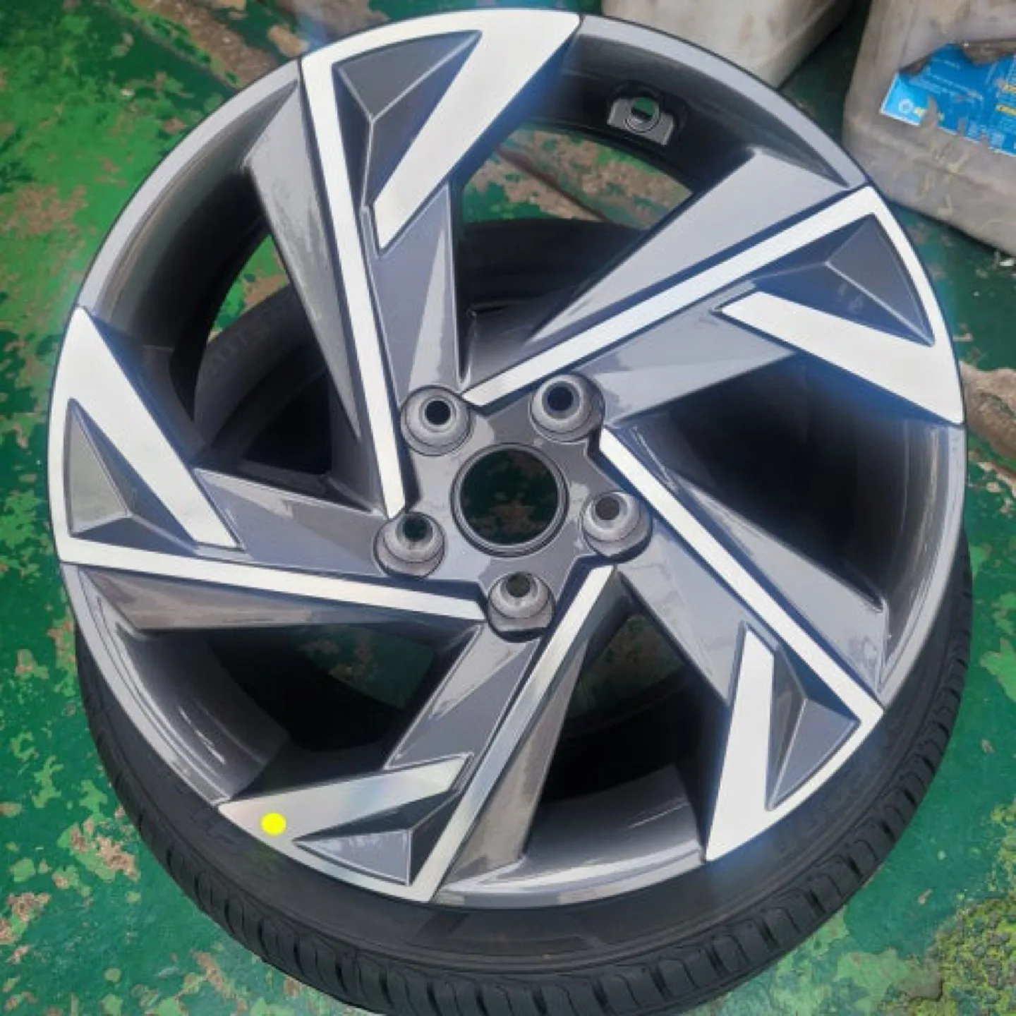 (삽니다) 더뉴아반떼cn7 중고 휠타이어 4개