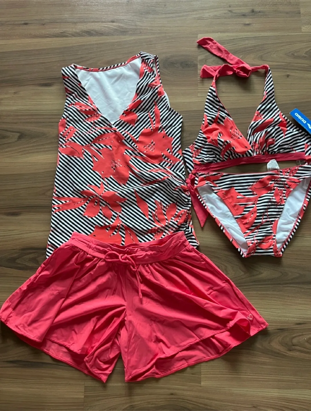 아레나 여성 수영복 새상품