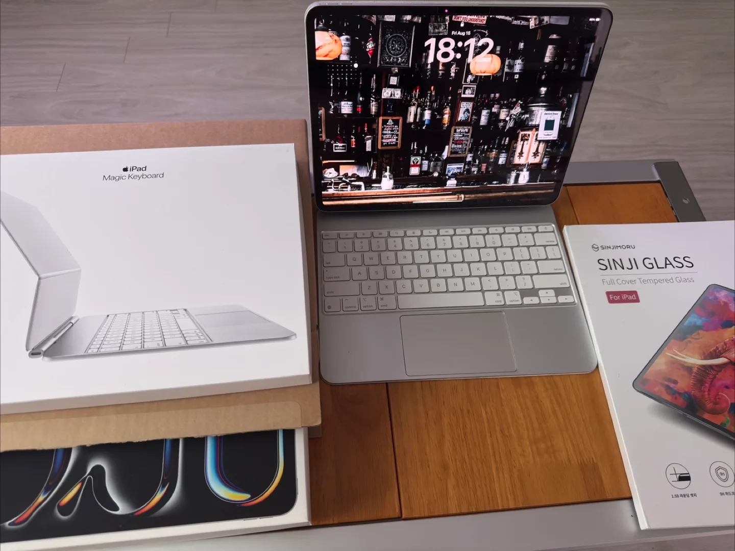 아이패드 프로 M4 13 256g + 매직키보드 실버 영문