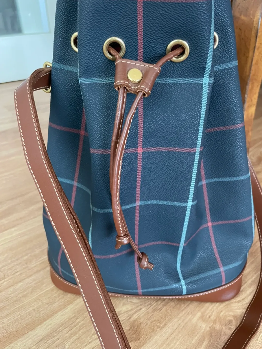 버버리 체크 버킷백