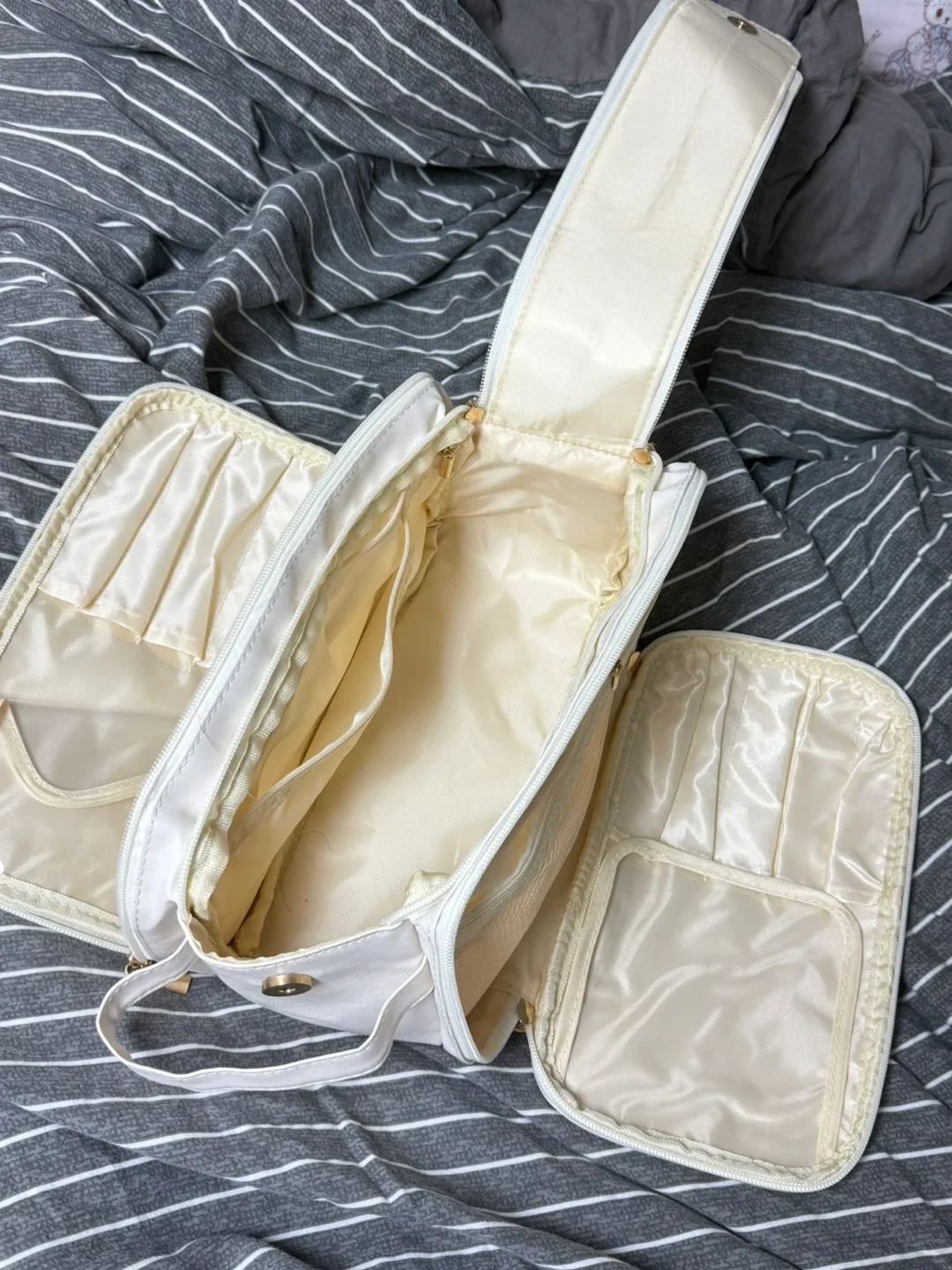 대형 화이트 멀티 파우치