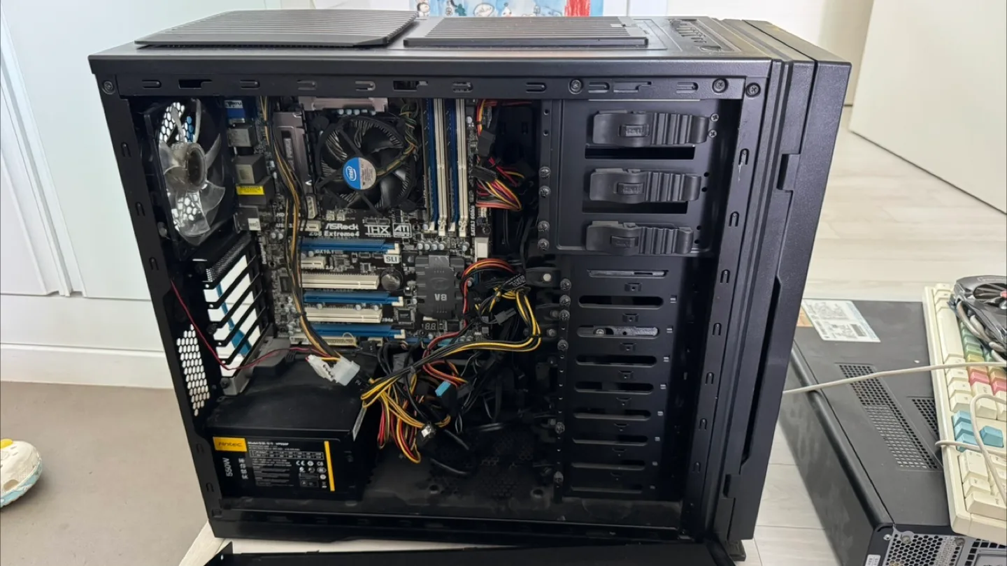 컴퓨터 본체랑 모니터 나눔 (하드디스크 없음)