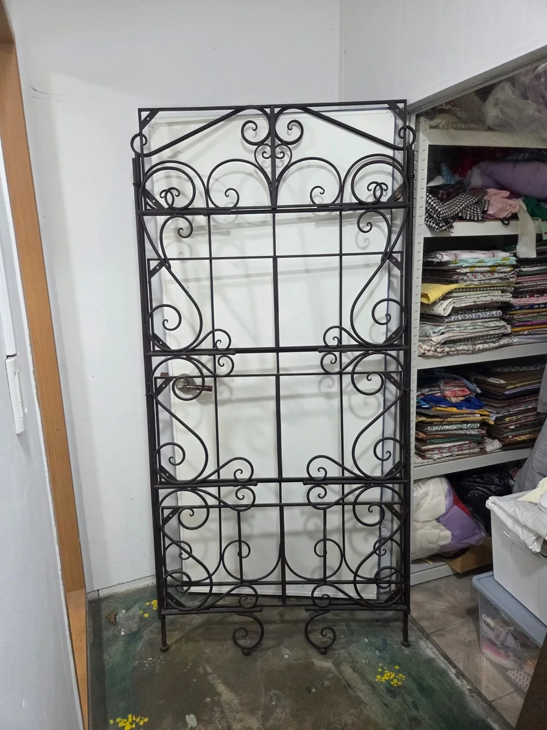 앤틱한 느낌의 철제 선반 중고