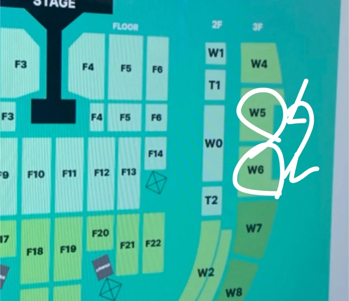 데이식스 10주년 콘서트 막콘 (8/31) 자리 교환구해요!!