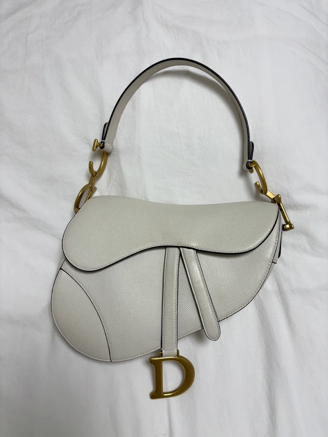 디올 새들 핸드백 미디움 라떼 색상