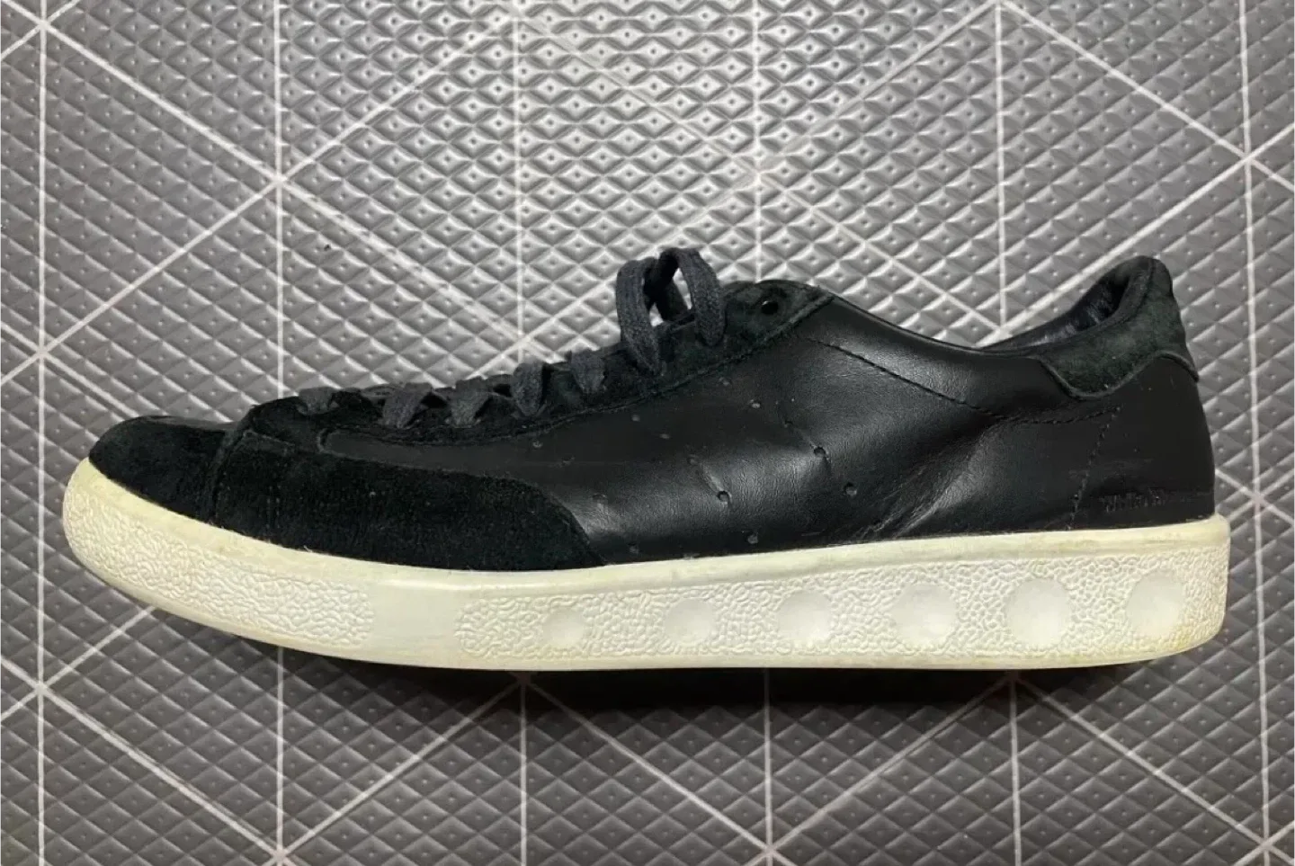 [중고] 아디다스 x 화이트 마운티니어링 콜라보 제품(박스X)   사이즈 270 해운대 카시나 구입