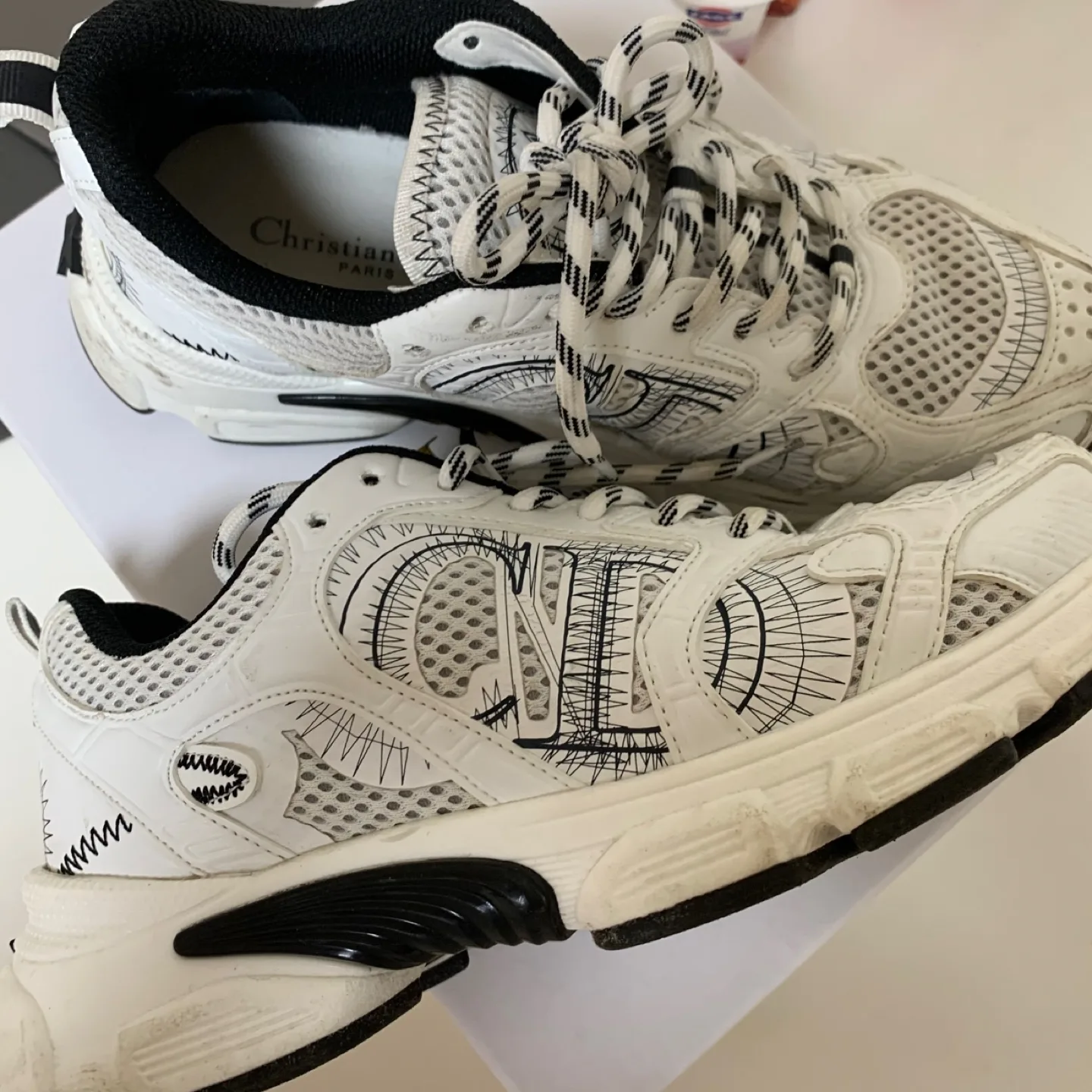 디올 크로노 스니커즈39사이즈