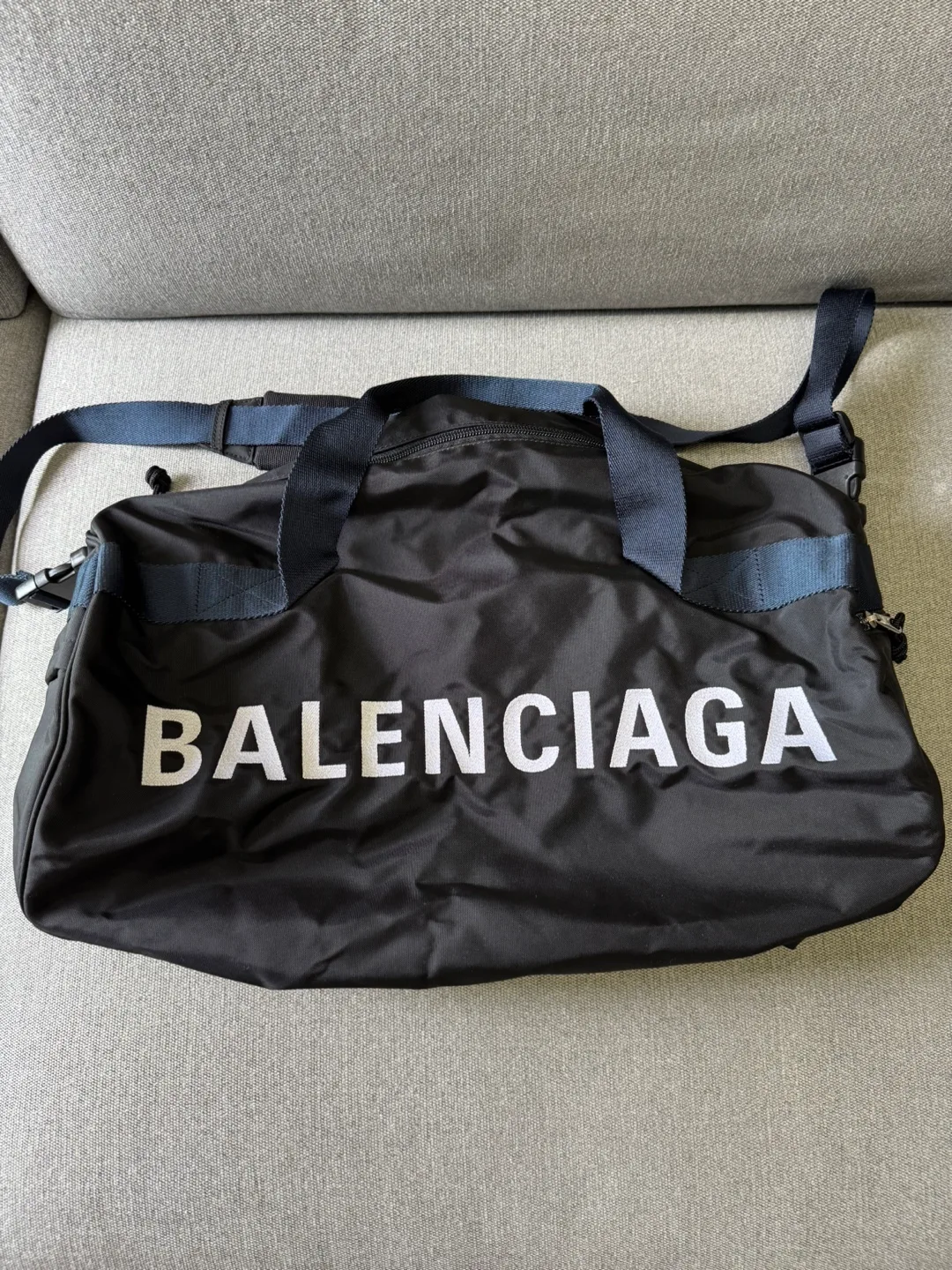 발렌시아가 더플백 블랙