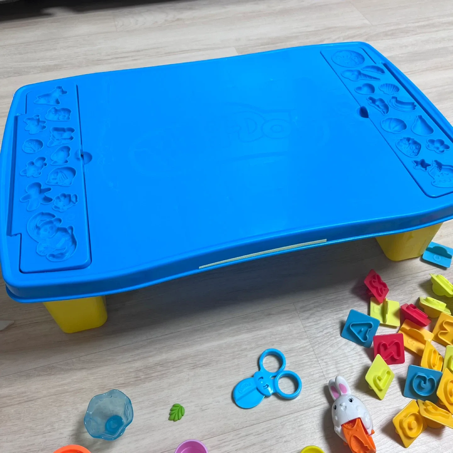 플레이도우 뉴 크리에이티브 테이블 38,900원 중고이니 10,000원 ^^