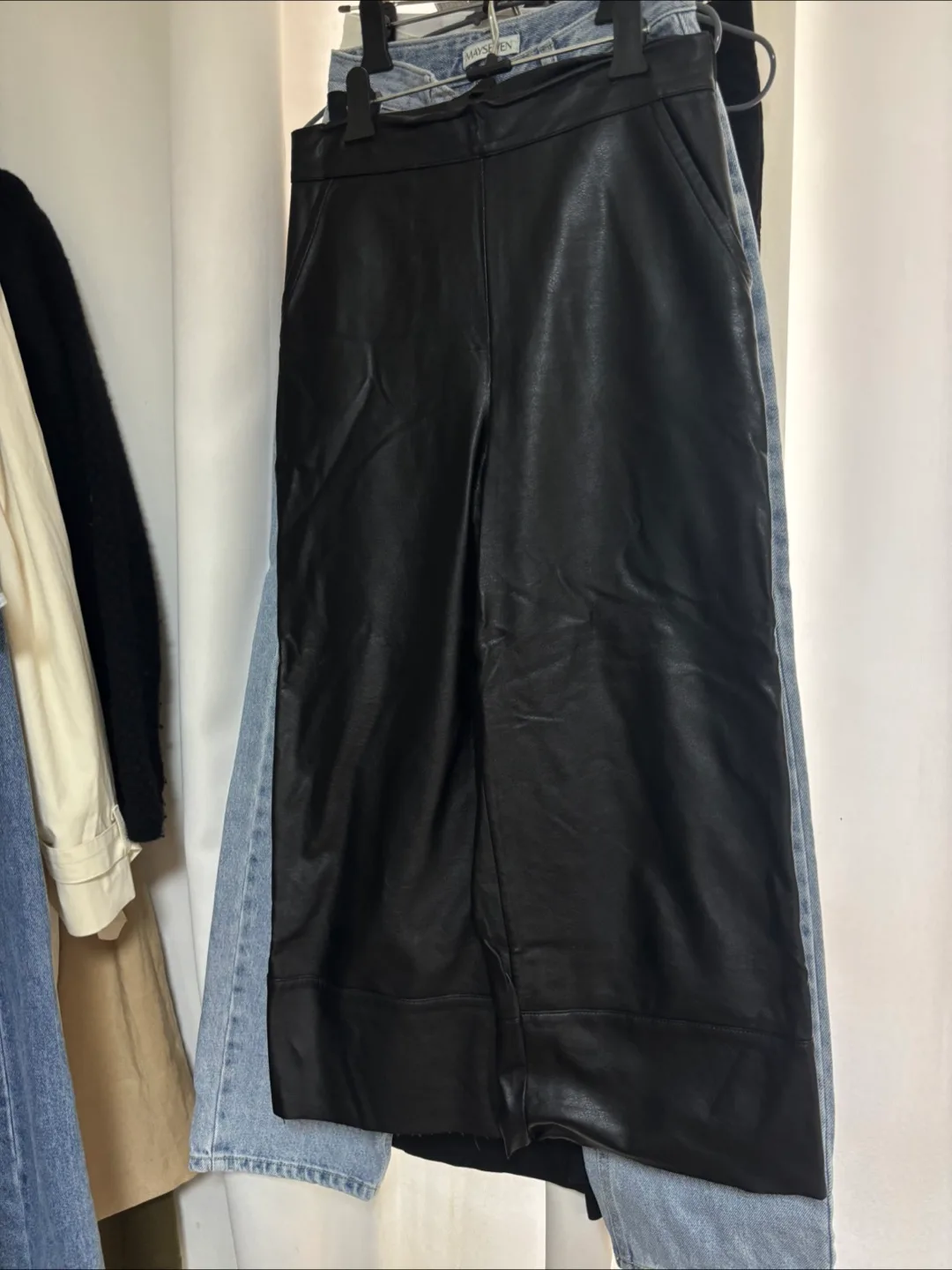블랙 레더 와이드 팬츠 중고