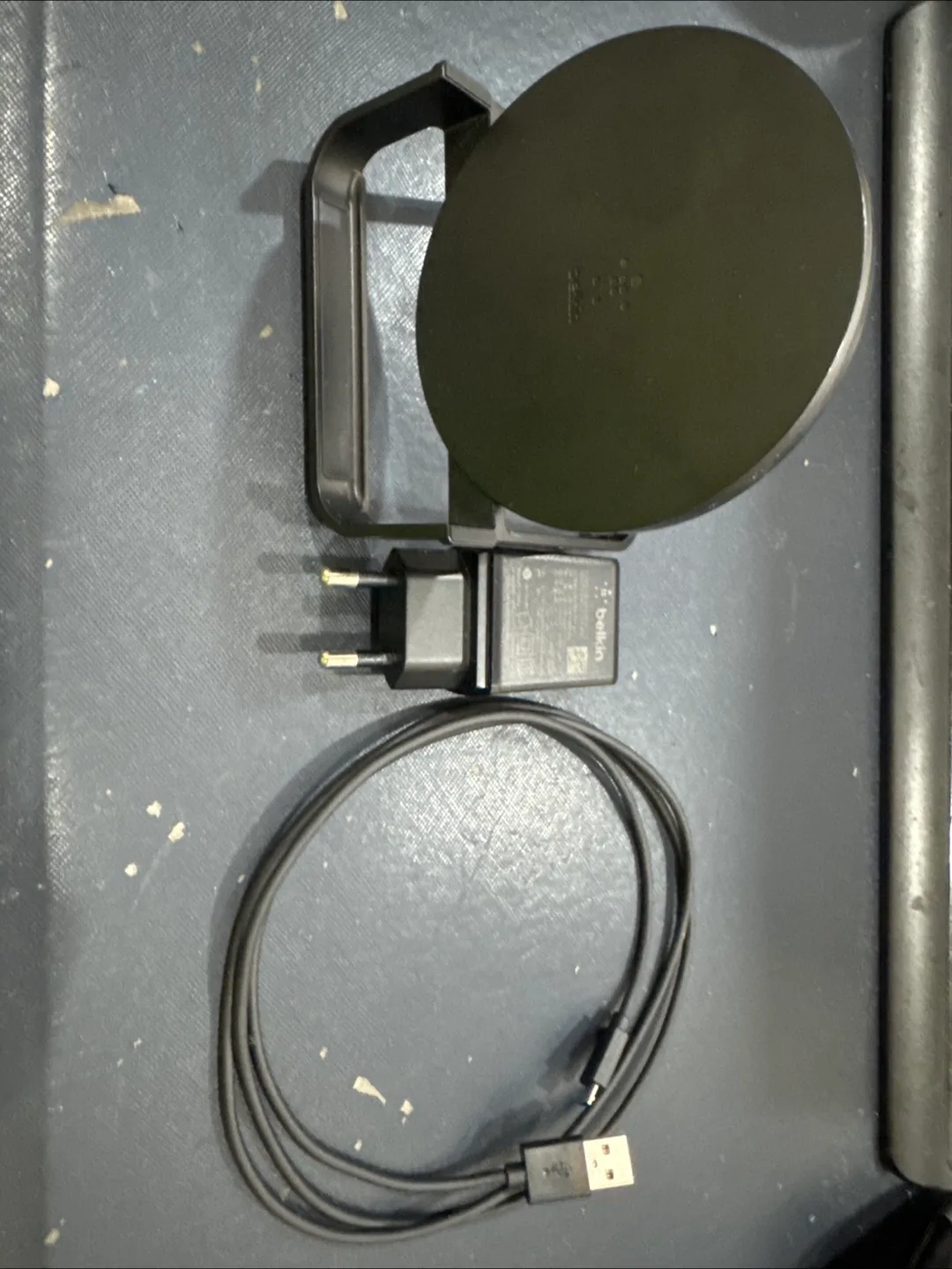 벨킨.정품.중고.무선충전 스탠드 F7U083