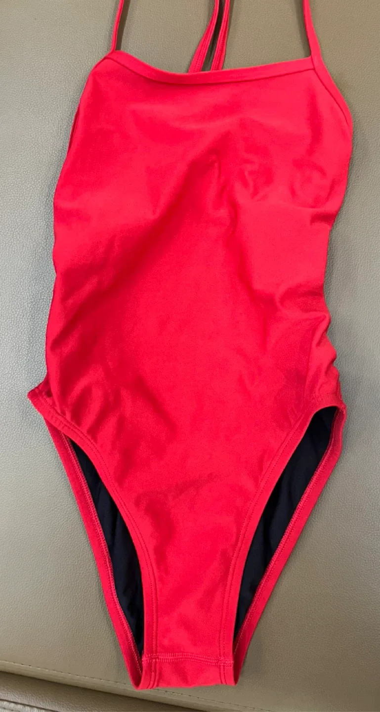 JOLYN 빨간색 수영복 (26)