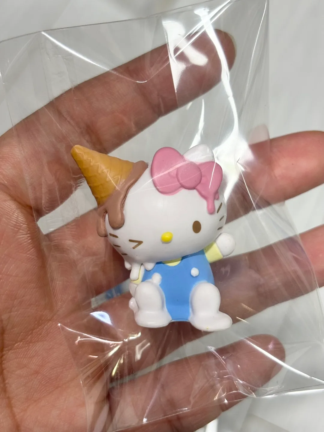 산리오 키티 아이스크림 가챠 피규어