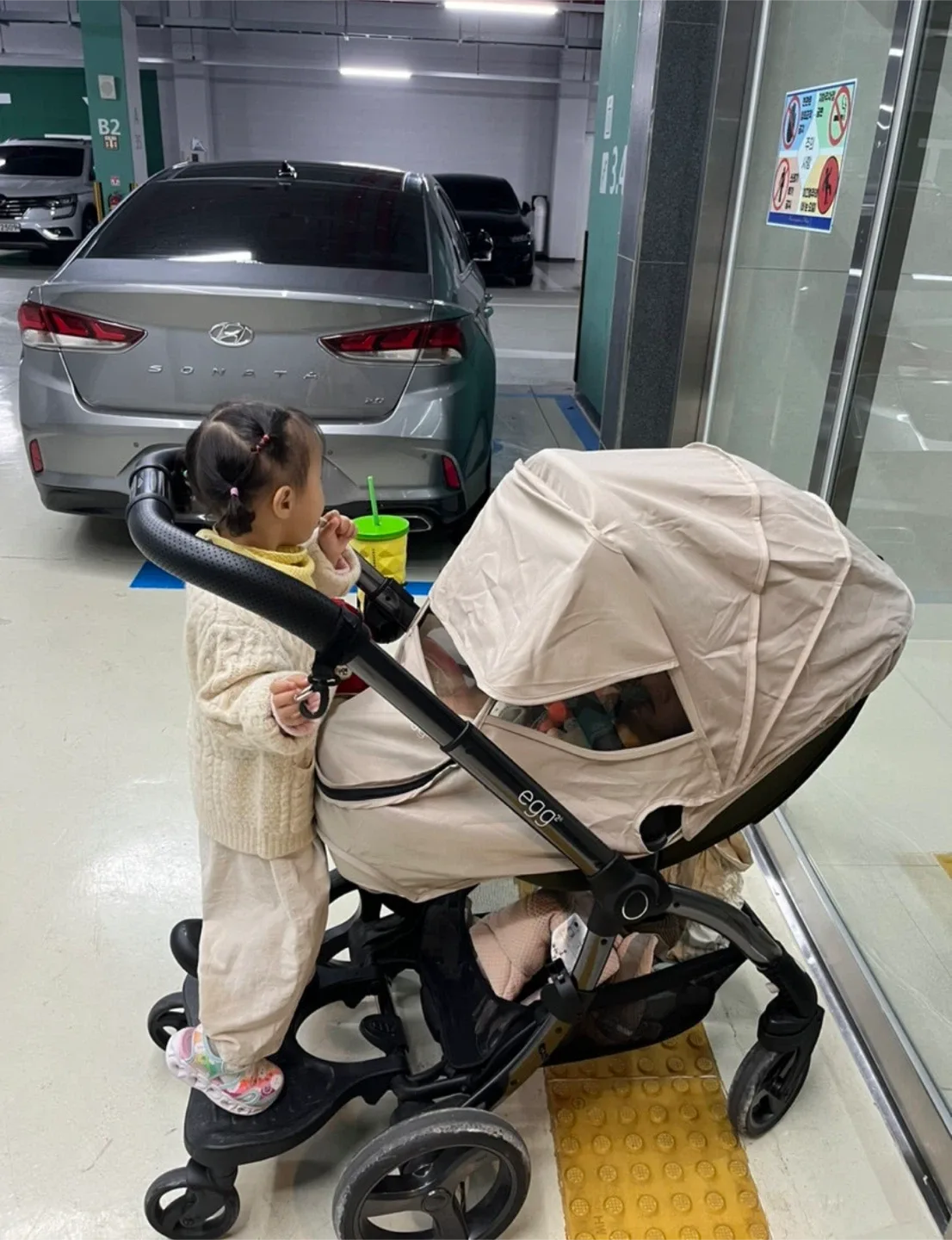 가격조정 없어요 ㅠㅠ에그(egg)2 디럭스 유모차 올리브색상 정품 악세사리 포함(사용감 있음.사진의 휠보드 미포함)