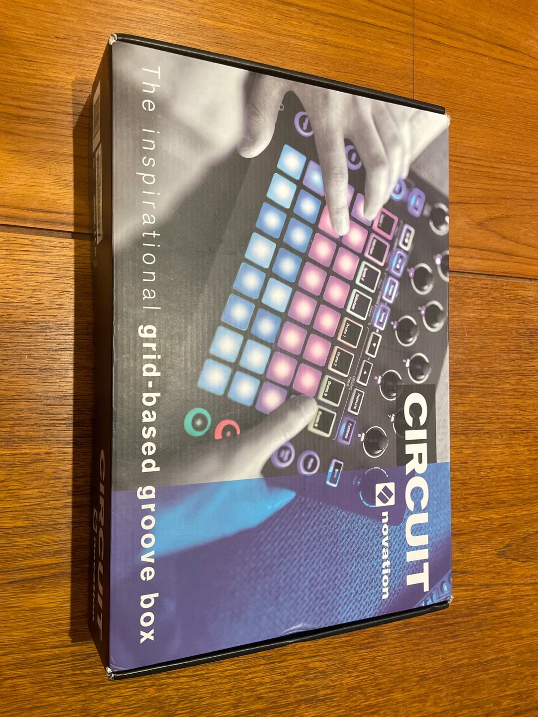 노베이션 써킷 Novation Circuit (상태 최상 중고)