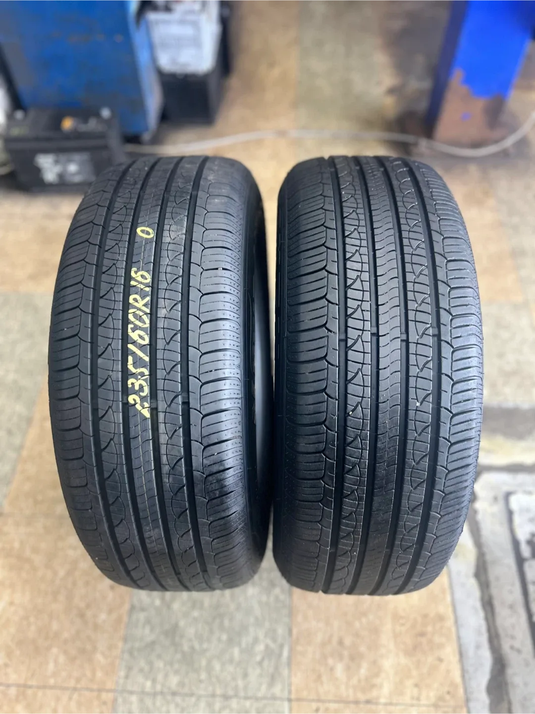 중고타이어 235/60R16 s급 팝니다