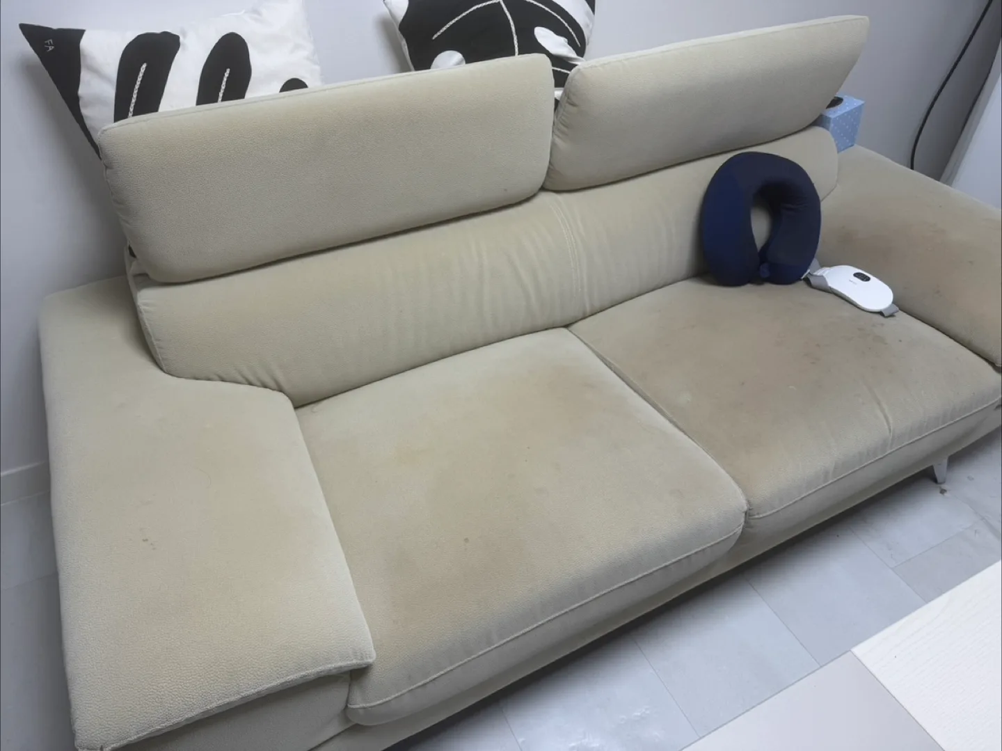 베이지색 중고 소파