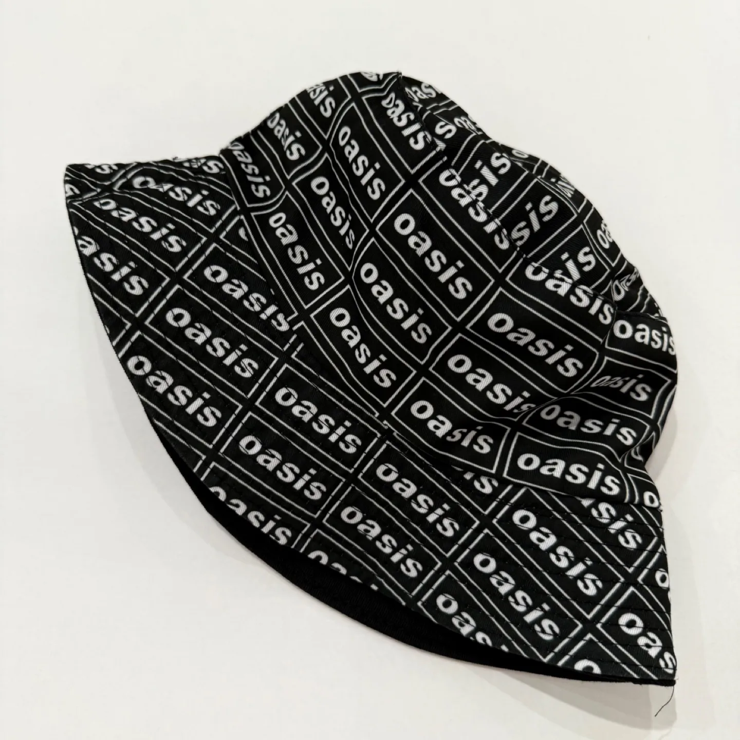 오아시스 투어 한정판 리버서블 버킷햇