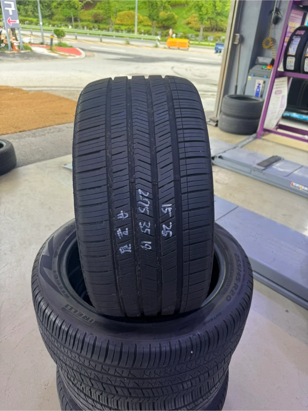 275 35 19 중고타이어 1개