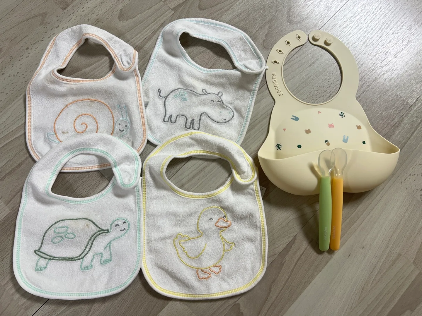 카터스 이유식 턱받이와 이유식 스푼, 실리콘 턱받이