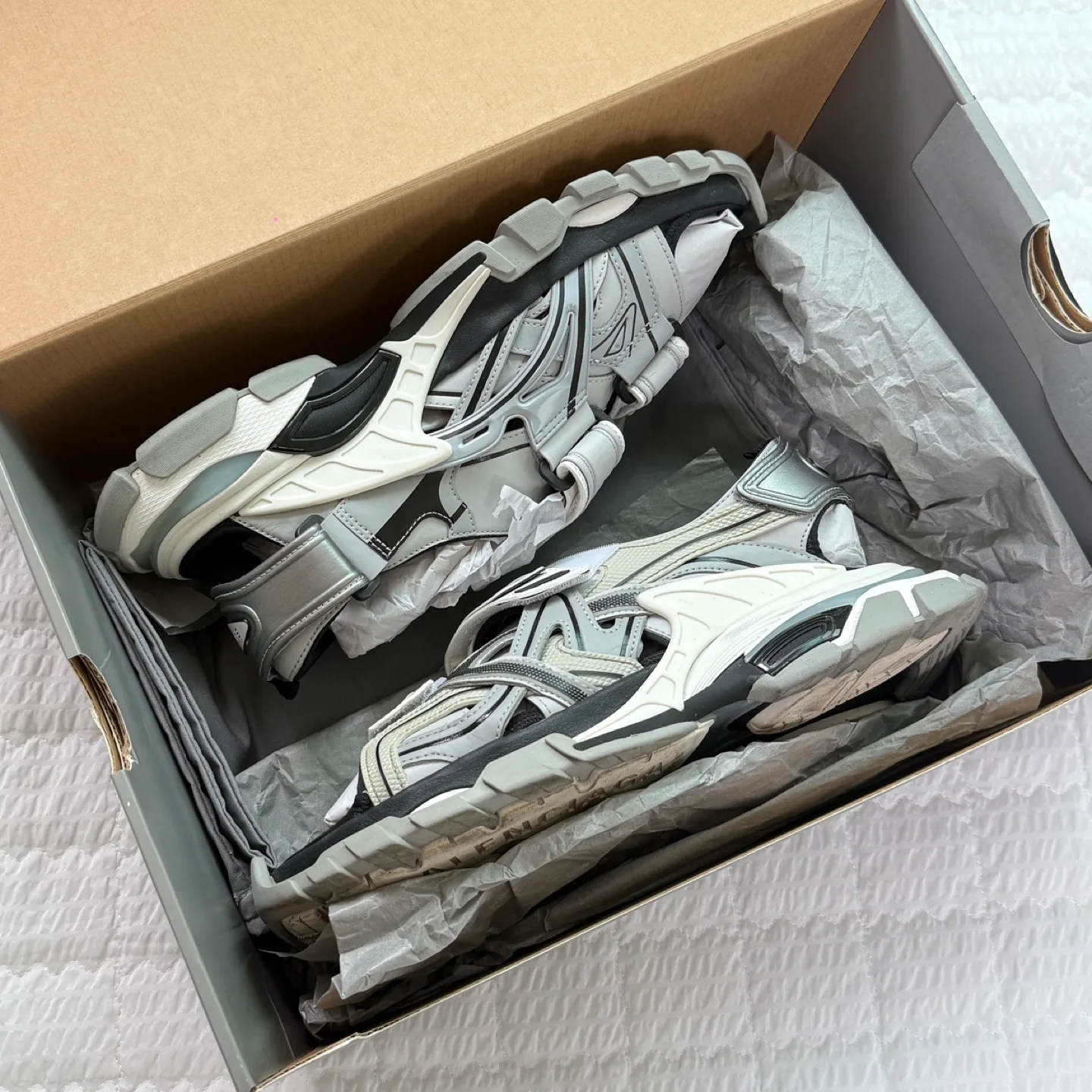 발렌시아가 트랙 샌들 화이트그레이(A- 중고상품)