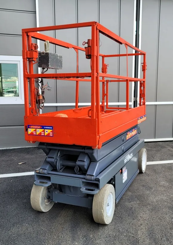 상태좋은 중고 고소작업대를 판매합니다 (8M급)