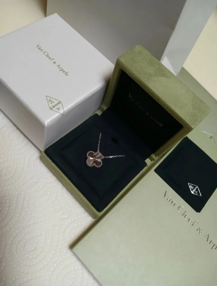 반클리프 기요세 빈티지 화이트골드 목걸이 [정품]