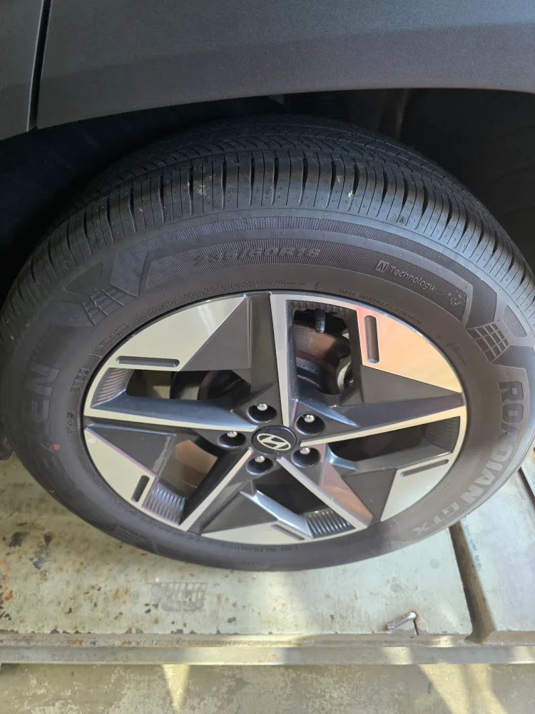 2024 NX4 투싼 순정 타이어 (넥센 로디안GTX 235 60 18) 중고타이어 1개 판매