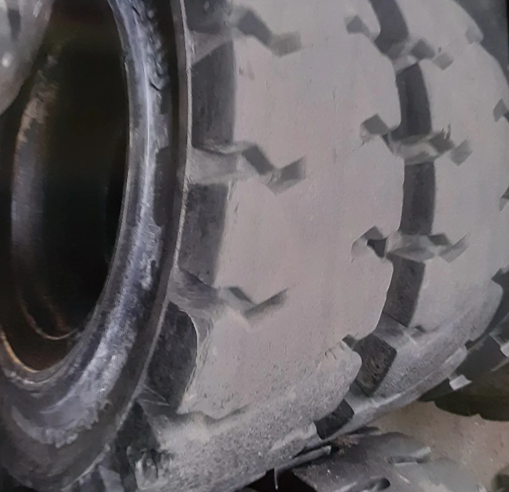 지게차용 통타이어 중고 6개팔아요