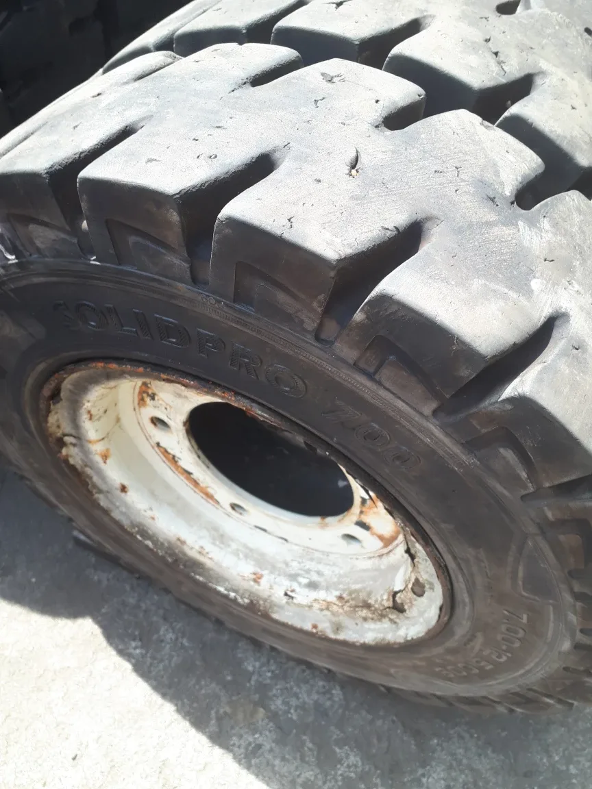 지게차 중고통타이어 싸게 6개 팝니다