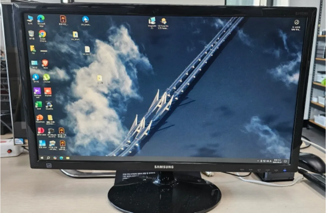 중고 24인치 모니터 팝니다.