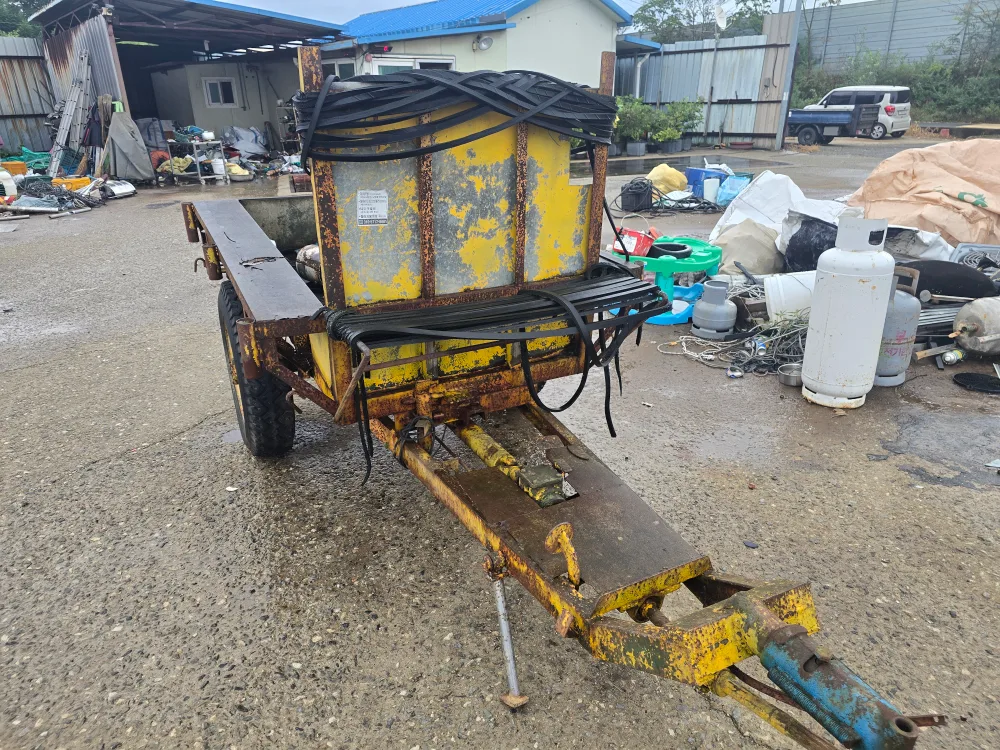 중고 노란색 트레일러