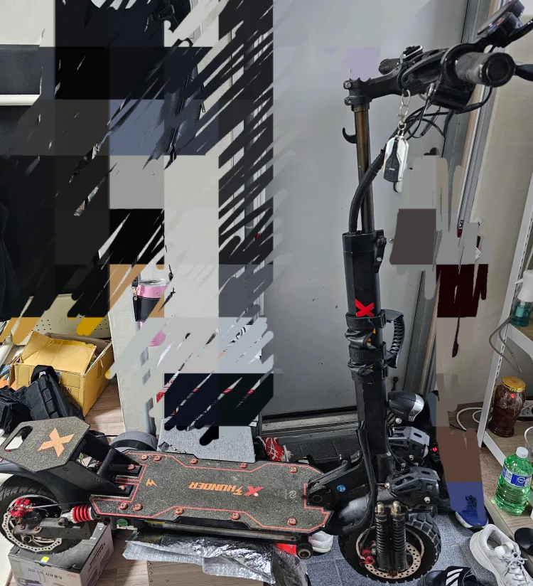 AU테크 X Thunder 기함급에 가까운 전동 킥보드 팝니다(뒷브레이크패드 교체)