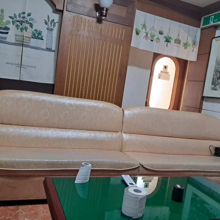 베이지색 중고 소파